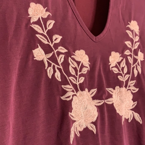 Alya Embroidered peplum top merlot wine short sleeve shirt medium women’s top - Picture 2 of 6